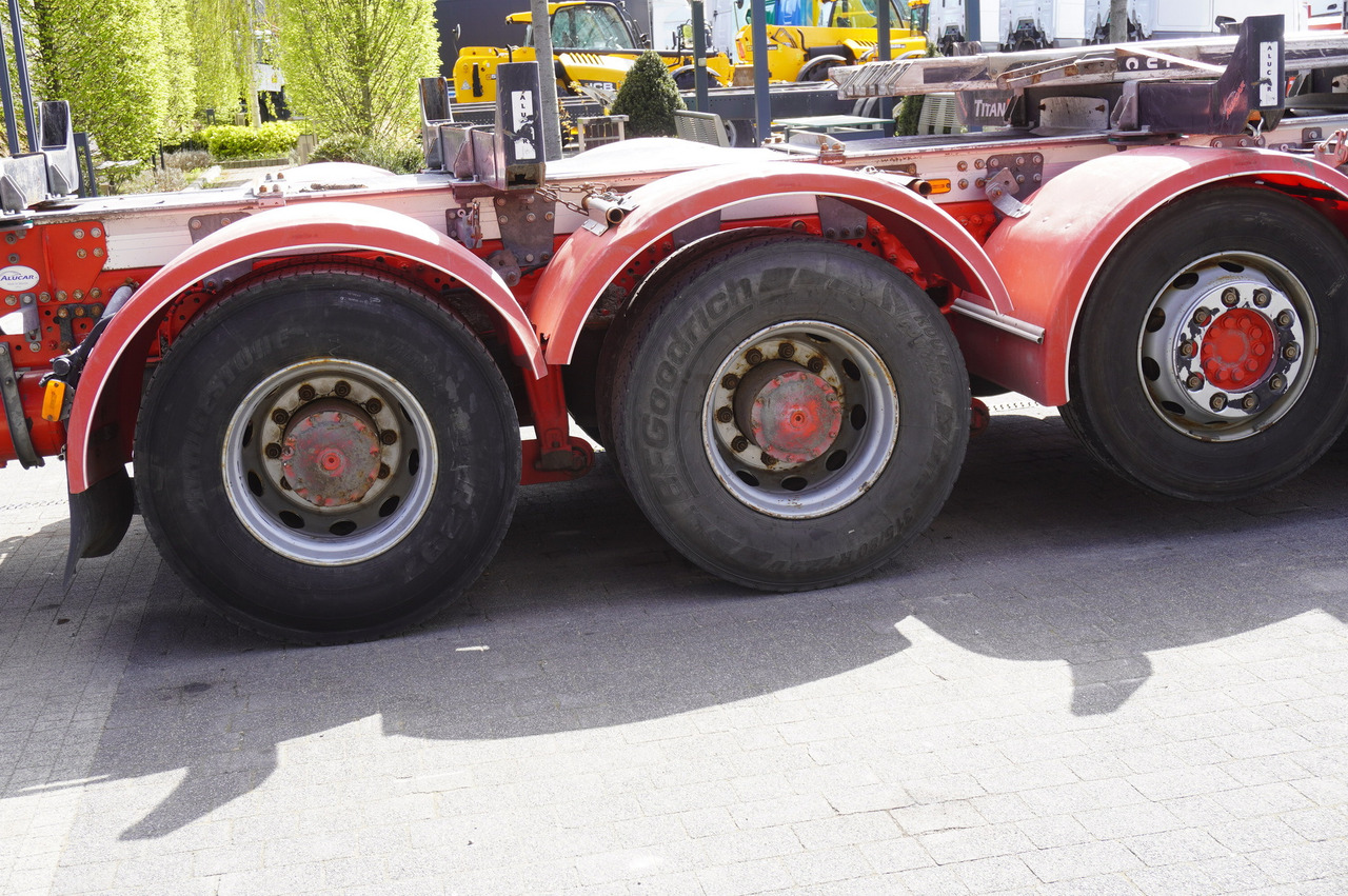 Kravas auto ar manipulatoru pārvadāšana koksnes Mercedes-Benz Arocs 3563 8 × 4 / 630 HP / steered axle / Logging superstructure: foto 16
