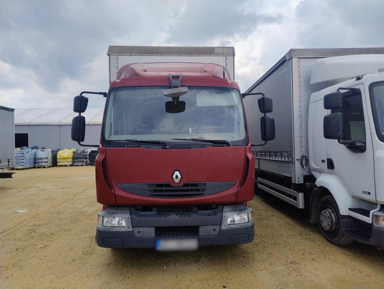 RENAULT Midlum 300 / Curtain 18 EPAL / Sleeping cab - Kravas automašīna ar tentu: foto 2 RENAULT Midlum 300 / Curtain 18 EPAL / Sleeping cab - Kravas automašīna ar tentu: foto 2