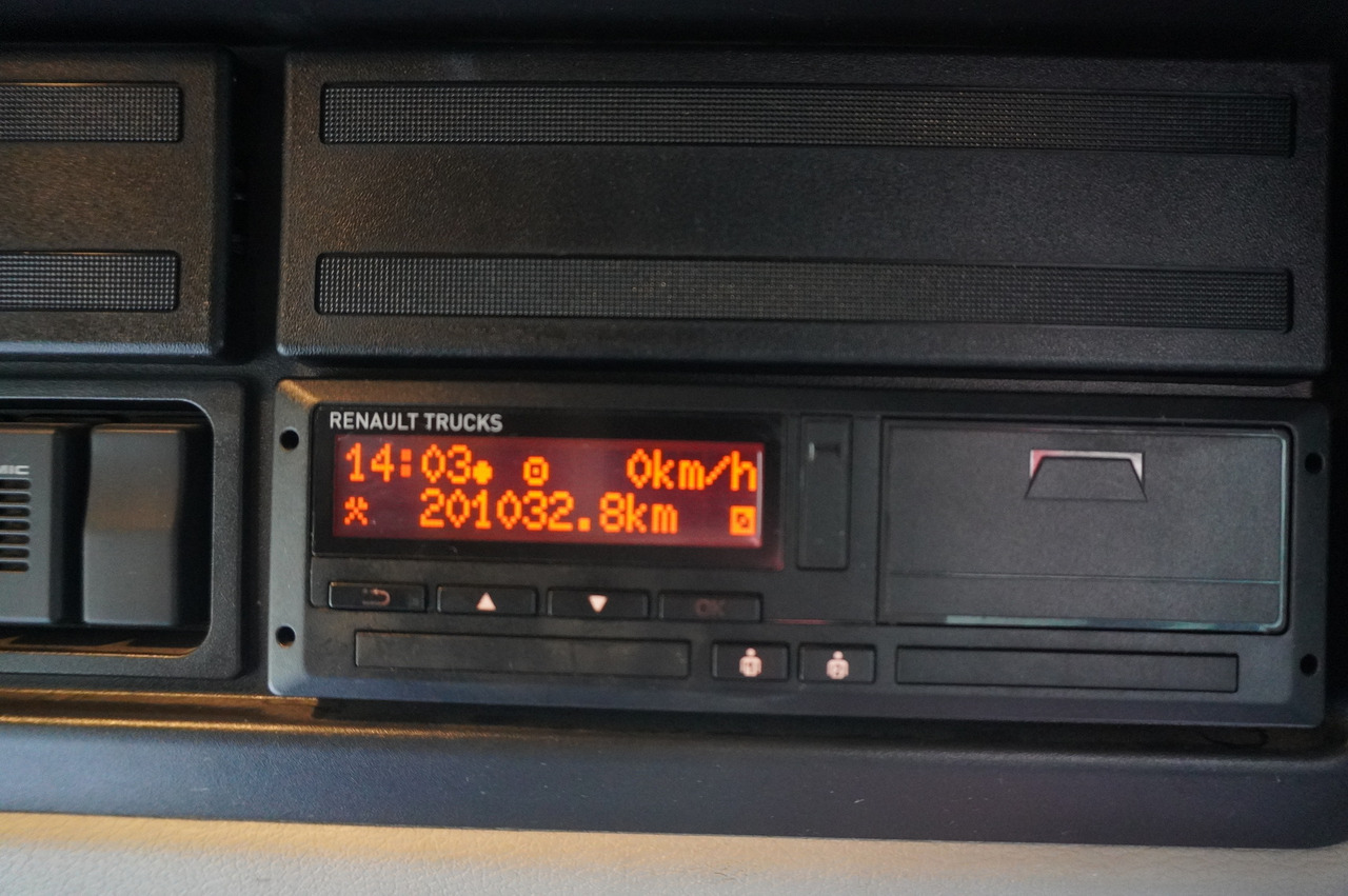 RENAULT RENAULT C280 DTI 8 / FASSI crane 5.6 T / 560 MTH / range 8 m / Flatbed 15 EPAL - Kravas auto ar manipulatoru: foto 4 RENAULT RENAULT C280 DTI 8 / FASSI crane 5.6 T / 560 MTH / range 8 m / Flatbed 15 EPAL - Kravas auto ar manipulatoru: foto 4