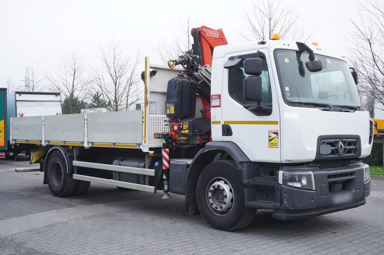 RENAULT RENAULT C280 DTI 8 / FASSI crane 5.6 T / 560 MTH / range 8 m / Flatbed 15 EPAL - Kravas auto ar manipulatoru: foto 2 RENAULT RENAULT C280 DTI 8 / FASSI crane 5.6 T / 560 MTH / range 8 m / Flatbed 15 EPAL - Kravas auto ar manipulatoru: foto 2