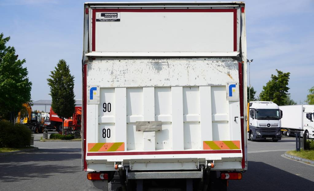 RENAULT Renault D12 E6 / Container 18 pallets / Lift - Kravas automašīna ar slēgto virsbūvi: foto 4 RENAULT Renault D12 E6 / Container 18 pallets / Lift - Kravas automašīna ar slēgto virsbūvi: foto 4