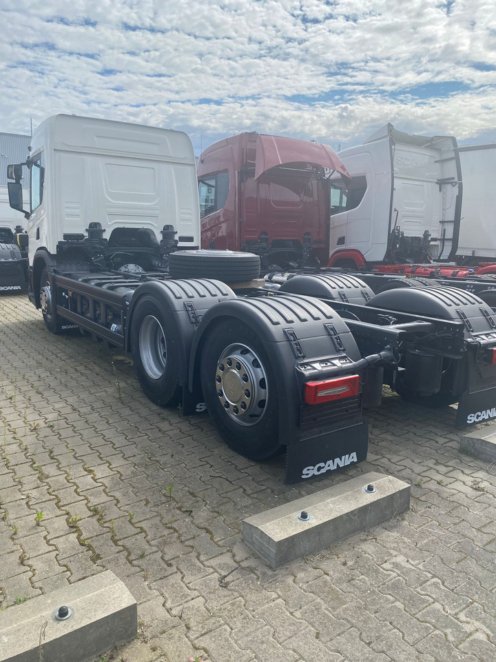 SCANIA P 340 B6x2*4NA / chassis frame / steering axle / CNG / large cab / 8 units - Šasija kravas automašīna: foto 3 SCANIA P 340 B6x2*4NA / chassis frame / steering axle / CNG / large cab / 8 units - Šasija kravas automašīna: foto 3