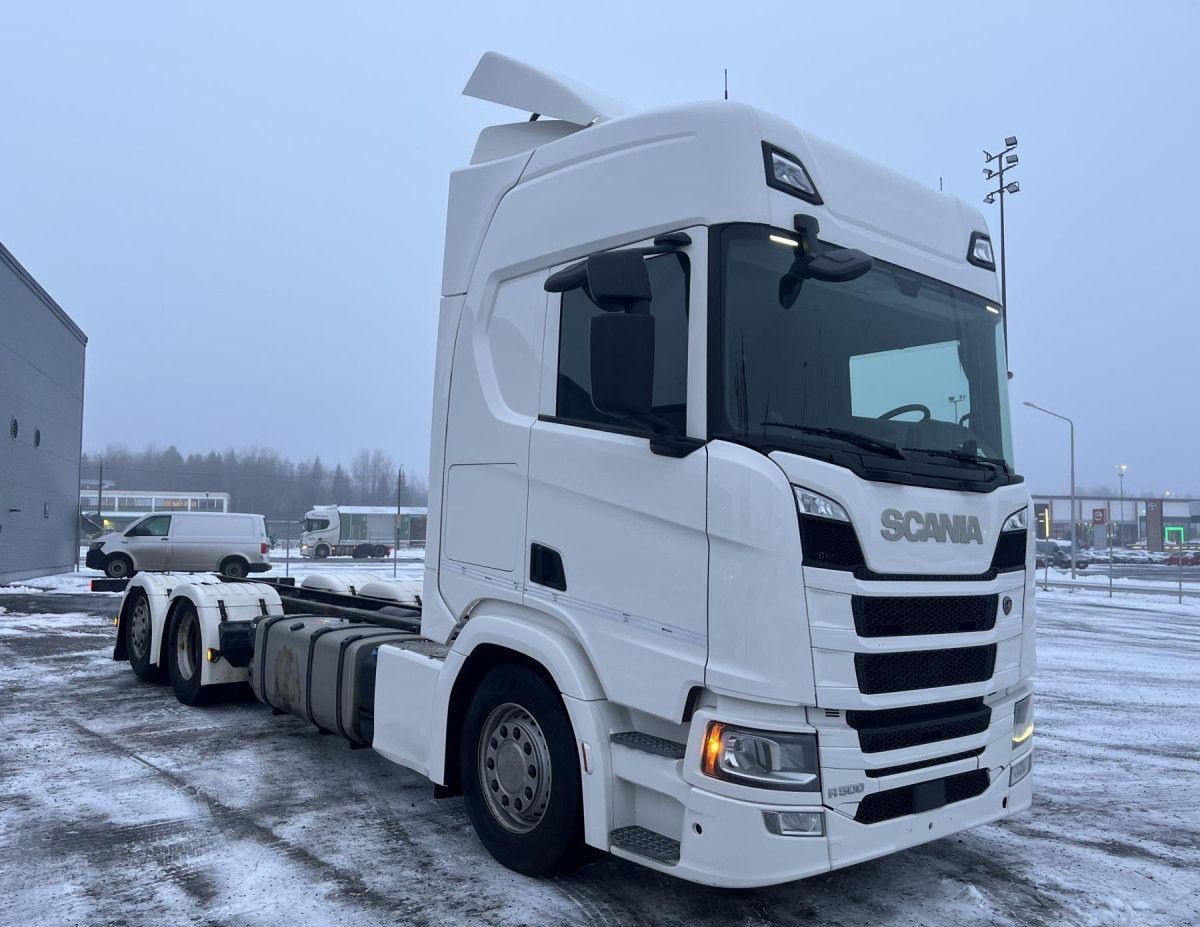 SCANIA R500 / Truck chassis / Retarder / Sleeper cab - Šasija kravas automašīna: foto 1 SCANIA R500 / Truck chassis / Retarder / Sleeper cab - Šasija kravas automašīna: foto 1