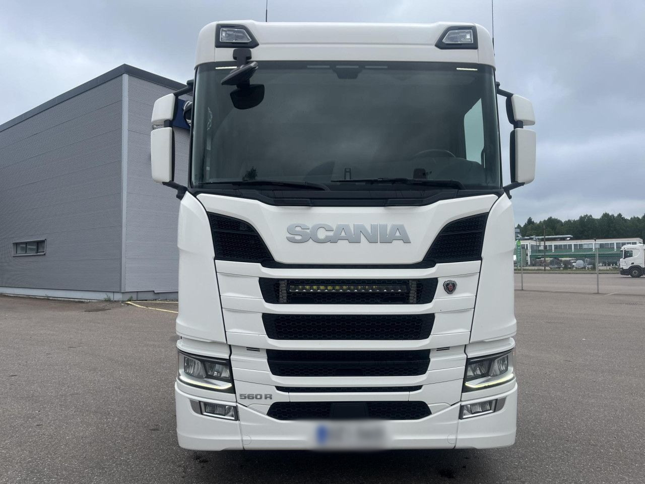 SCANIA R560 B8x4*4 / Chassis / sleeper cab / Power take-off - Kravas auto ar manipulatoru: foto 4 SCANIA R560 B8x4*4 / Chassis / sleeper cab / Power take-off - Kravas auto ar manipulatoru: foto 4