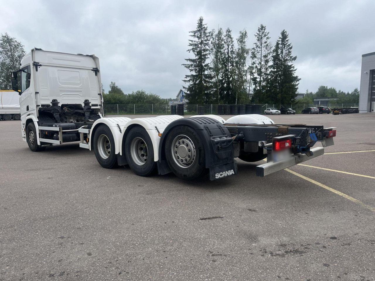 SCANIA R560 B8x4*4 / Chassis / sleeper cab / Power take-off - Kravas auto ar manipulatoru: foto 2 SCANIA R560 B8x4*4 / Chassis / sleeper cab / Power take-off - Kravas auto ar manipulatoru: foto 2