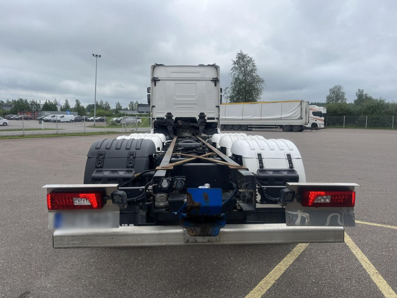 SCANIA R560 B8x4*4 / Chassis / sleeper cab / Power take-off - Kravas auto ar manipulatoru: foto 5 SCANIA R560 B8x4*4 / Chassis / sleeper cab / Power take-off - Kravas auto ar manipulatoru: foto 5
