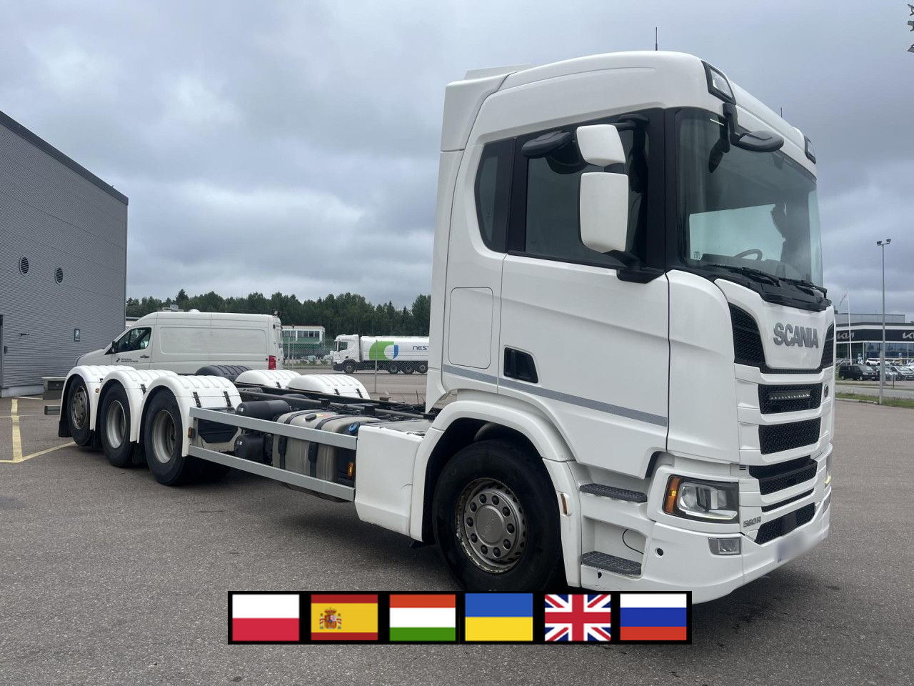 SCANIA R560 B8x4*4 / Chassis / sleeper cab / Power take-off - Šasija kravas automašīna: foto 1 SCANIA R560 B8x4*4 / Chassis / sleeper cab / Power take-off - Šasija kravas automašīna: foto 1