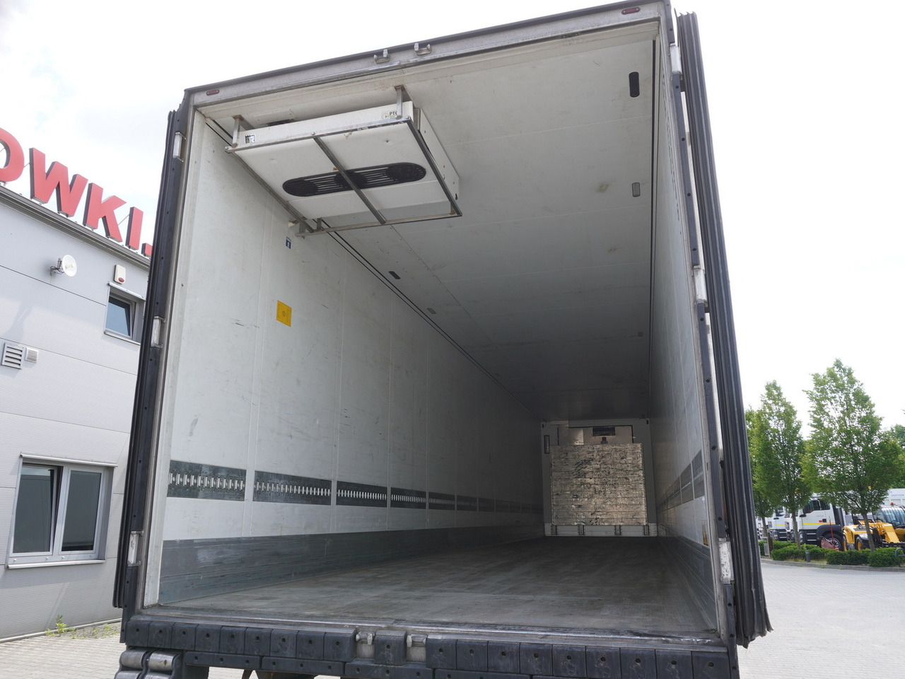 SCHMITZ refrigerator semi-trailer/ Thermoking SLX I Spectrum 250 / Multitemperature / 5 units - Puspiekabe refrižerators: foto 4 SCHMITZ refrigerator semi-trailer/ Thermoking SLX I Spectrum 250 / Multitemperature / 5 units - Puspiekabe refrižerators: foto 4