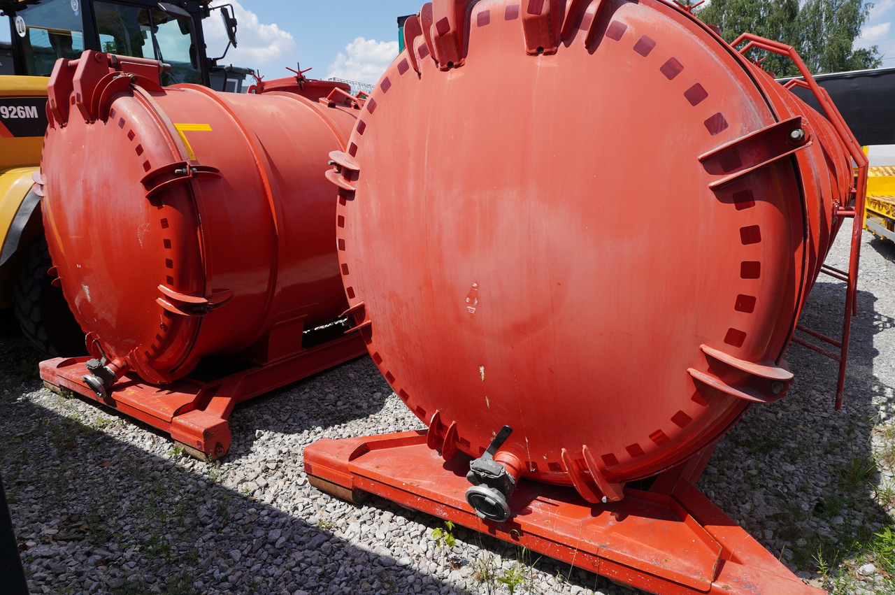 STAL UNUSED Septic barrel / 13000 l - Būvgružu konteineru/ Pacēlāji ar āķi sistēma: foto 5 STAL UNUSED Septic barrel / 13000 l - Būvgružu konteineru/ Pacēlāji ar āķi sistēma: foto 5