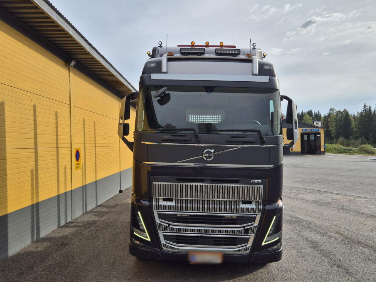 VOLVO FH 750 8x4 / 2 lifted axles / timber truck - Kokvedējs: foto 5 VOLVO FH 750 8x4 / 2 lifted axles / timber truck - Kokvedējs: foto 5