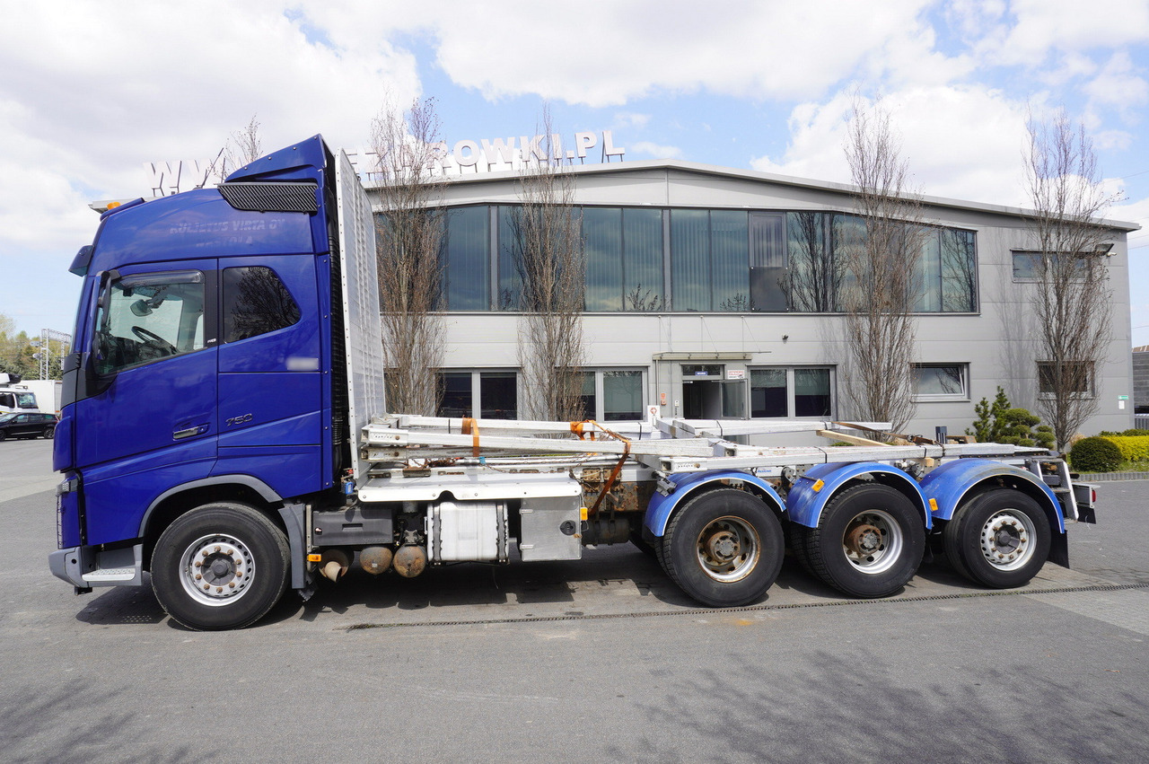 VOLVO FH16 750 8x4 / 750 HP! / 20 t load capacity / stanchion superstructure - Kravas auto ar manipulatoru: foto 5 VOLVO FH16 750 8x4 / 750 HP! / 20 t load capacity / stanchion superstructure - Kravas auto ar manipulatoru: foto 5