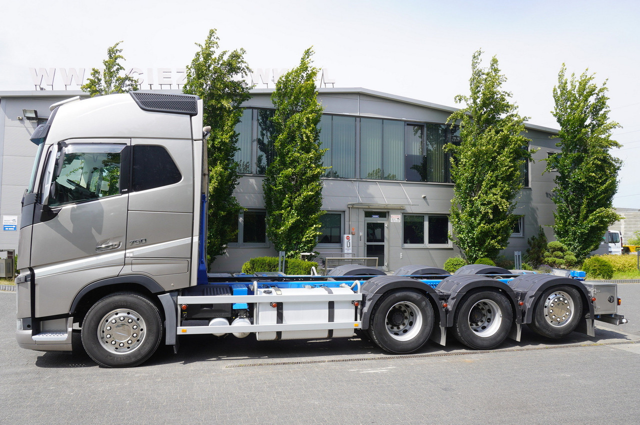 VOLVO FH16 750 8x4x4 / 750 HP! / Frame 685 cm / Steered 4th axle - Šasija kravas automašīna: foto 3 VOLVO FH16 750 8x4x4 / 750 HP! / Frame 685 cm / Steered 4th axle - Šasija kravas automašīna: foto 3
