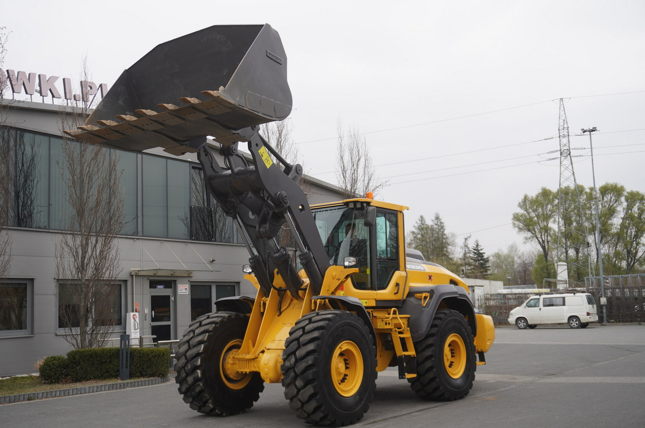 VOLVO L120H - Riteņu iekrāvējs: foto 2 VOLVO L120H - Riteņu iekrāvējs: foto 2