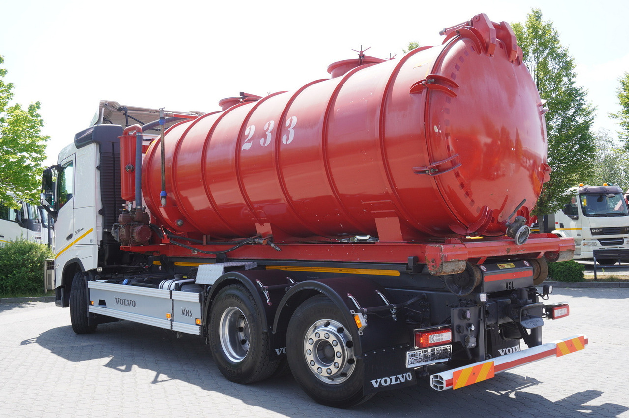 VOLVO Volvo FH 500 / Septic barrel 13000 l / Hook lift 21 t / 2022 / 3rd axle steered / 2 units - Šķidrmēslu muca: foto 5 VOLVO Volvo FH 500 / Septic barrel 13000 l / Hook lift 21 t / 2022 / 3rd axle steered / 2 units - Šķidrmēslu muca: foto 5