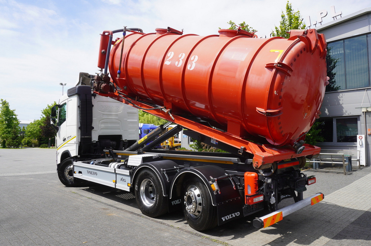 VOLVO Volvo FH 500 / Septic barrel 13000 l / Hook lift 21 t / 2022 / 3rd axle steered / 2 units - Šķidrmēslu muca: foto 5 VOLVO Volvo FH 500 / Septic barrel 13000 l / Hook lift 21 t / 2022 / 3rd axle steered / 2 units - Šķidrmēslu muca: foto 5
