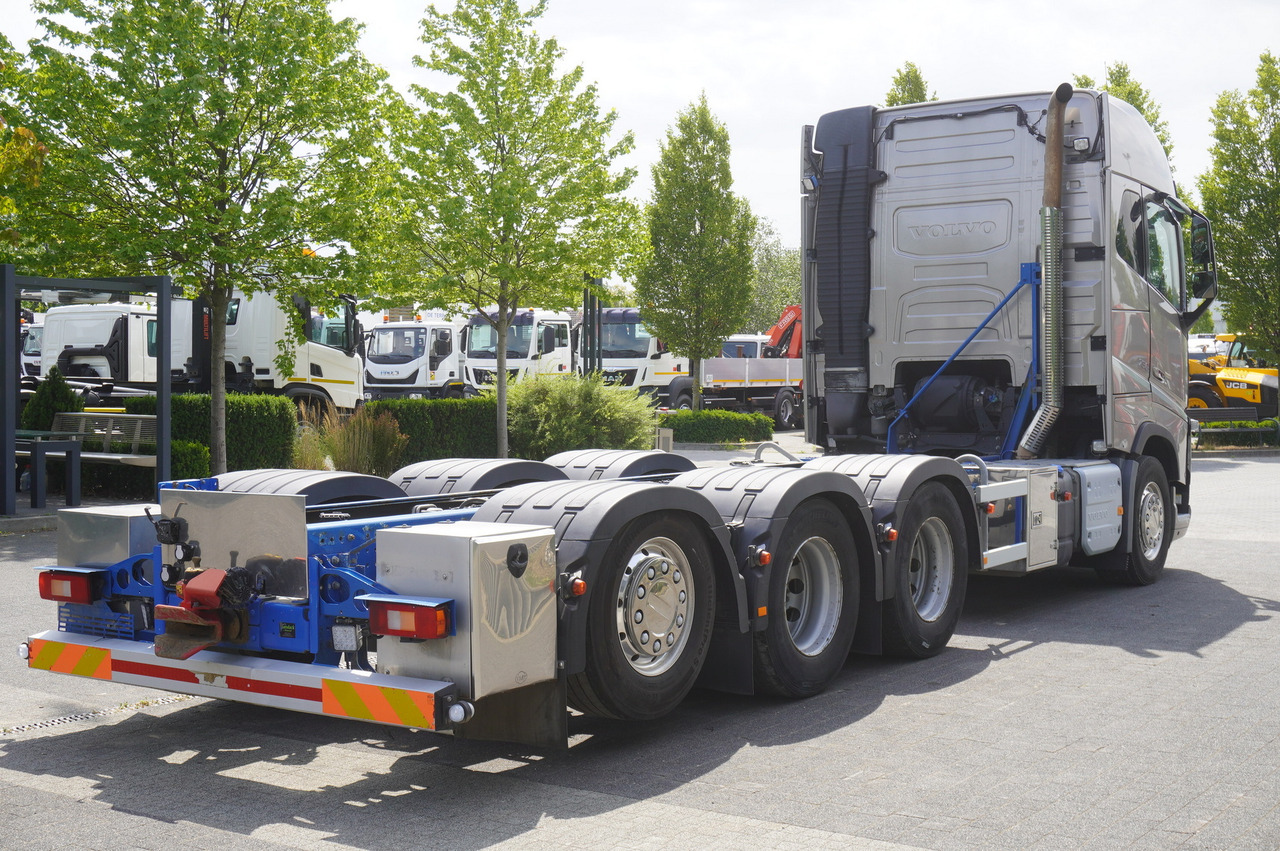 VOLVO Volvo FH16 750 8x4x4 / 750 HP! / Frame 685 cm / Steered 4th axle - Kravas auto ar manipulatoru: foto 5 VOLVO Volvo FH16 750 8x4x4 / 750 HP! / Frame 685 cm / Steered 4th axle - Kravas auto ar manipulatoru: foto 5
