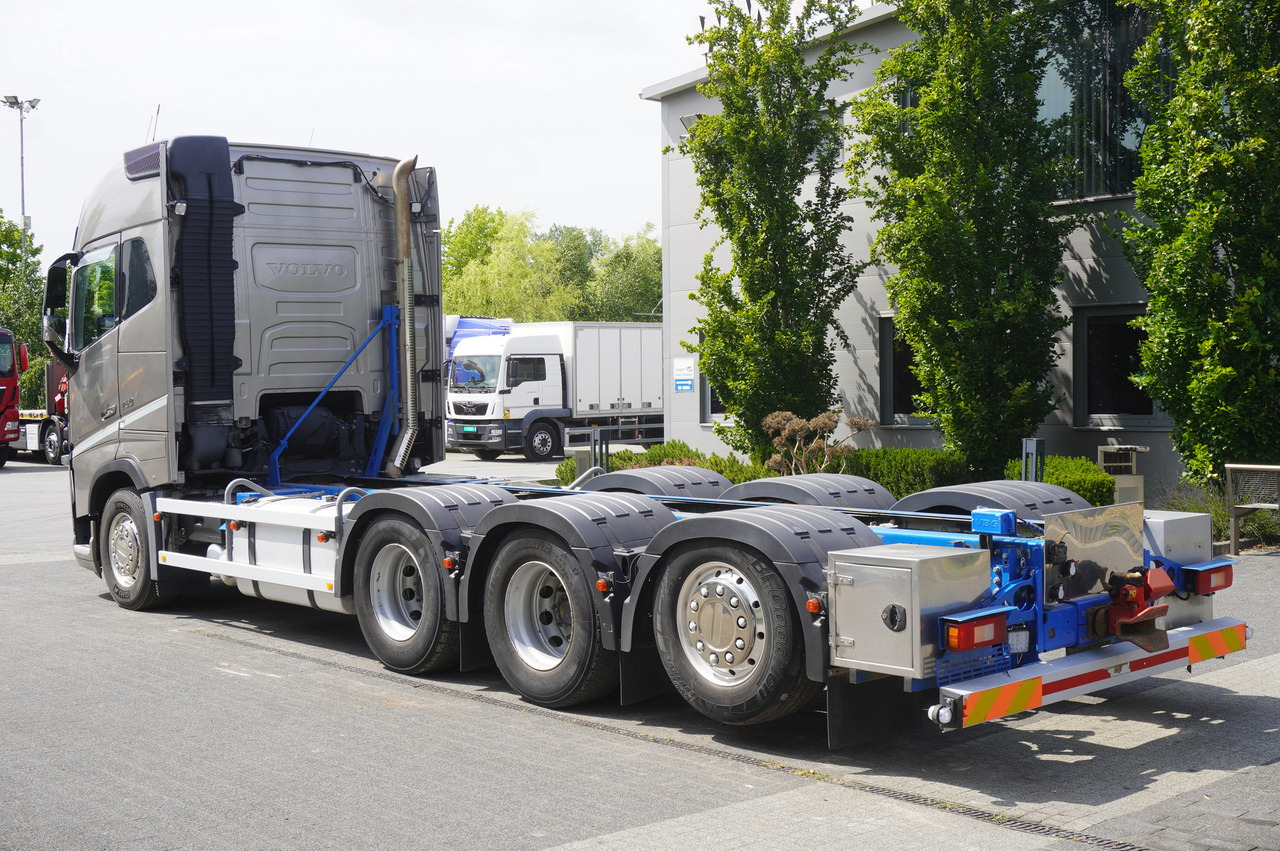 VOLVO Volvo FH16 750 8x4x4 / 750 HP! / Frame 685 cm / Steered 4th axle - Kravas auto ar manipulatoru: foto 4 VOLVO Volvo FH16 750 8x4x4 / 750 HP! / Frame 685 cm / Steered 4th axle - Kravas auto ar manipulatoru: foto 4