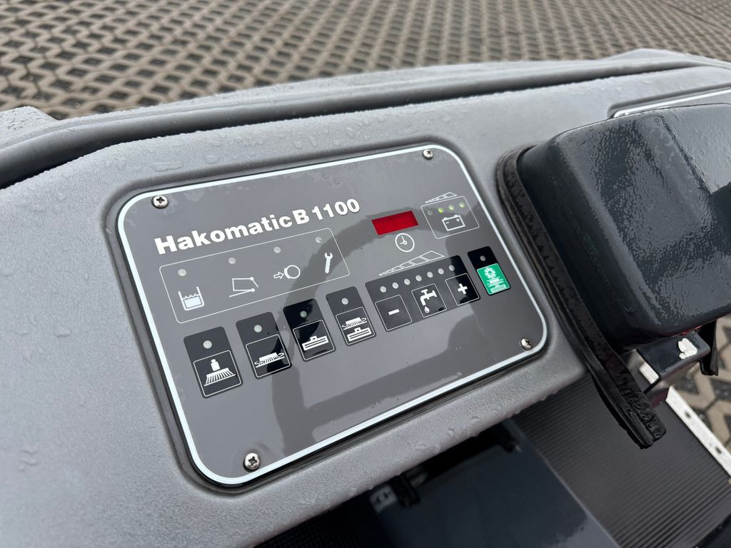 Grīdas mazgāšanas iekārta Hakomatic B1100 Kehr- Nass- Scheuersaugmaschine: foto 11