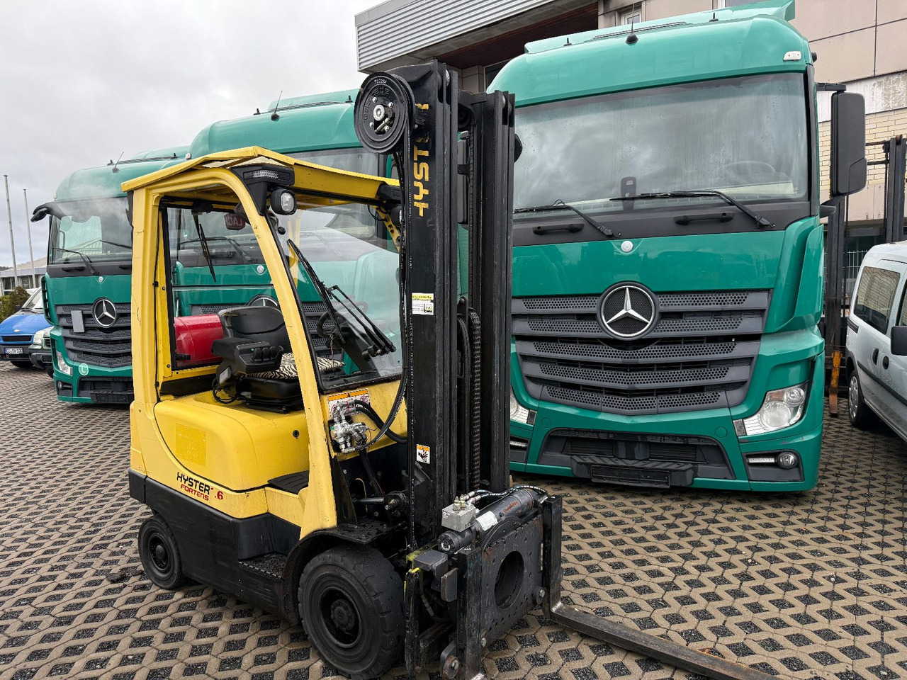 Hyster H1,6 FT drehbare Klammergabel Hyster H1,6 FT drehbare Klammergabel - Gāzes iekrāvējs: foto 1 Hyster H1,6 FT drehbare Klammergabel Hyster H1,6 FT drehbare Klammergabel - Gāzes iekrāvējs: foto 1