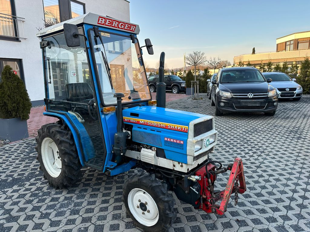 Mitsubishi MT 180 DL Winterdienst und mäherwerk - Komunālais traktors: foto 2 Mitsubishi MT 180 DL Winterdienst und mäherwerk - Komunālais traktors: foto 2