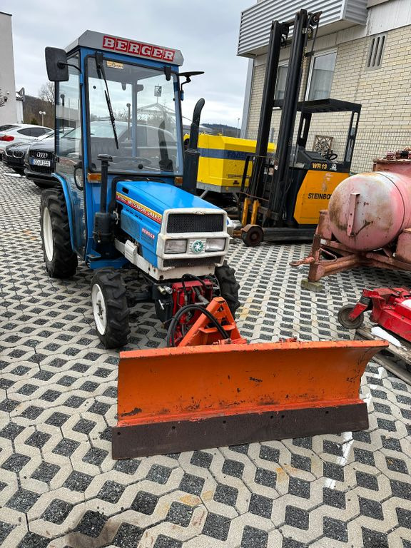 Mitsubishi MT 180 DL Winterdienst und mäherwerk - Komunālais traktors: foto 1 Mitsubishi MT 180 DL Winterdienst und mäherwerk - Komunālais traktors: foto 1