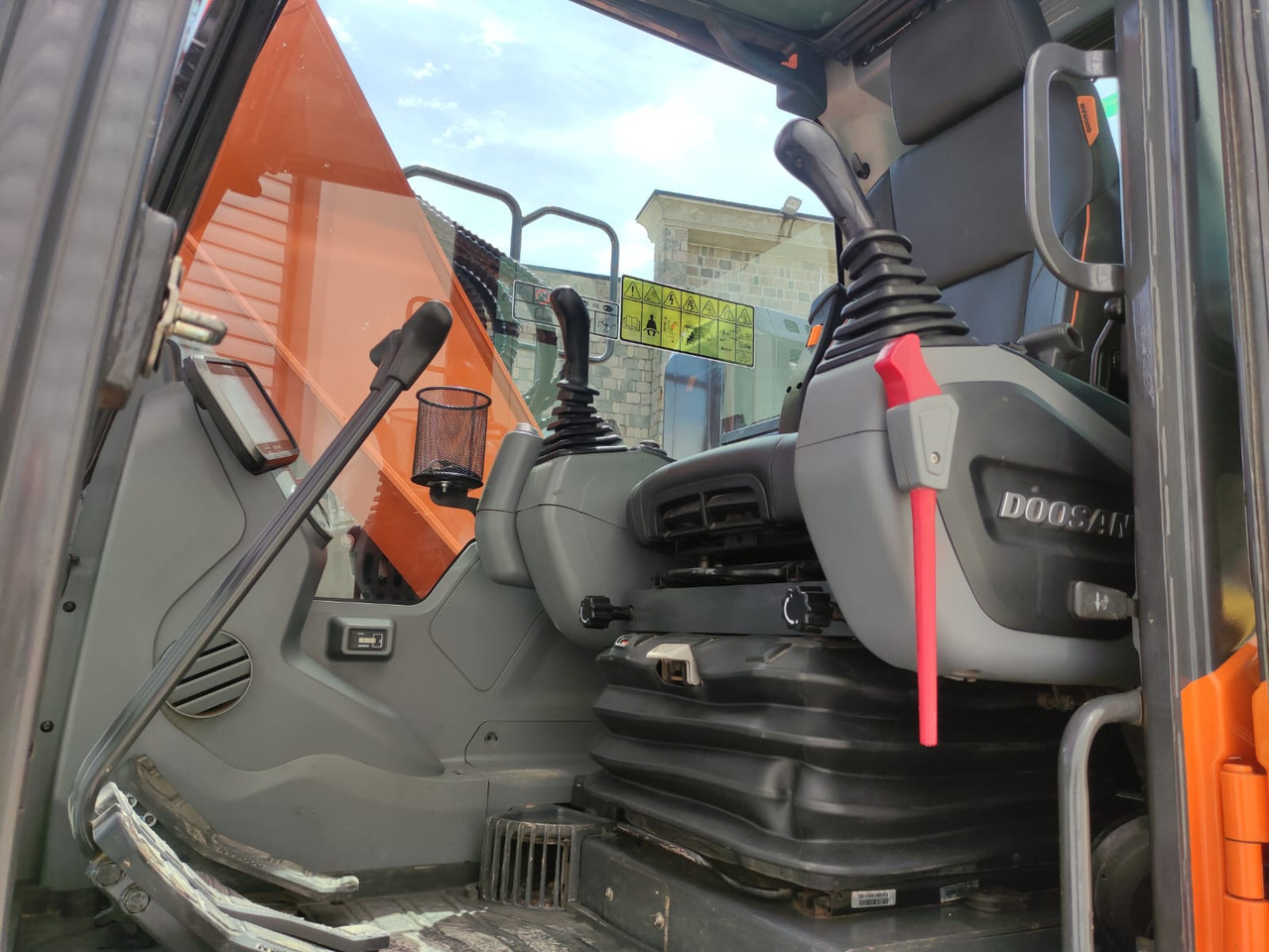 DOOSAN DX140LCR-7 - Kāpurķēžu ekskavators: foto 5 DOOSAN DX140LCR-7 - Kāpurķēžu ekskavators: foto 5
