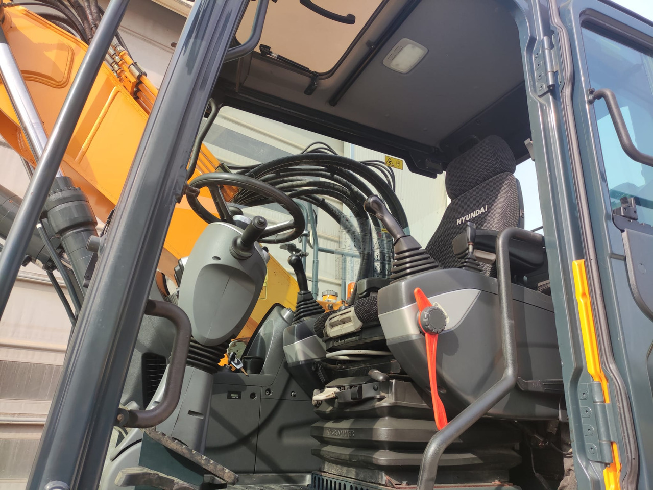 HYUNDAI HW140 - Riteņu ekskavators: foto 5 HYUNDAI HW140 - Riteņu ekskavators: foto 5