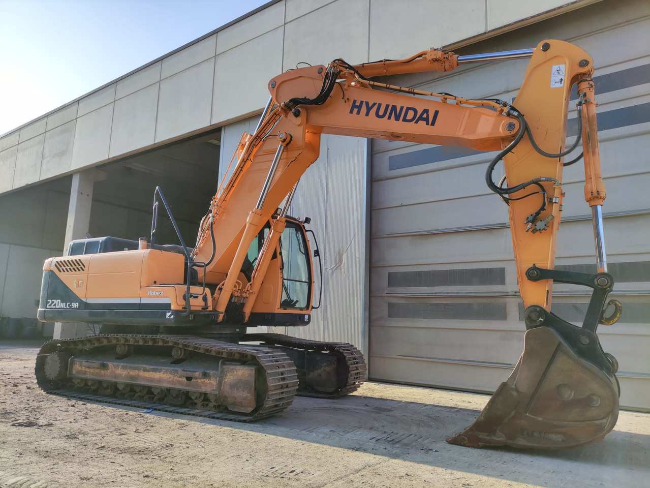 Hyundai R220NLC-9A - Kāpurķēžu ekskavators: foto 3 Hyundai R220NLC-9A - Kāpurķēžu ekskavators: foto 3