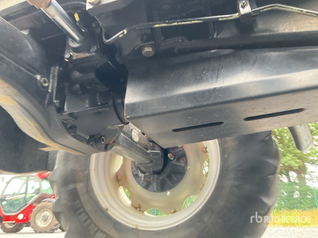 2002 Massey Ferguson 8240 4WD Tractor - Traktors: foto 5 2002 Massey Ferguson 8240 4WD Tractor - Traktors: foto 5