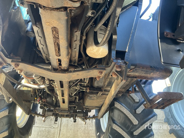 2005 New Holland TL100A 4WD Tractor - Traktors: foto 5 2005 New Holland TL100A 4WD Tractor - Traktors: foto 5