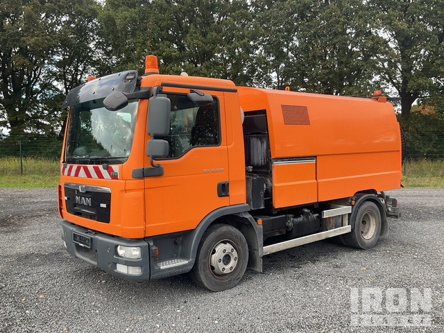 2013 MAN TGL12.220 2013 Faun ViaJet 5R-HS on Kehrmaschine - Ielu tīrīšanas mašīna: foto 2 2013 MAN TGL12.220 2013 Faun ViaJet 5R-HS on Kehrmaschine - Ielu tīrīšanas mašīna: foto 2