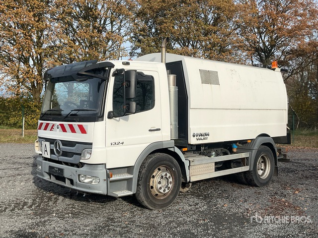 2013 Mercedes-Benz 1324 4x2 Sweeper Truck - Ielu tīrīšanas mašīna: foto 2 2013 Mercedes-Benz 1324 4x2 Sweeper Truck - Ielu tīrīšanas mašīna: foto 2
