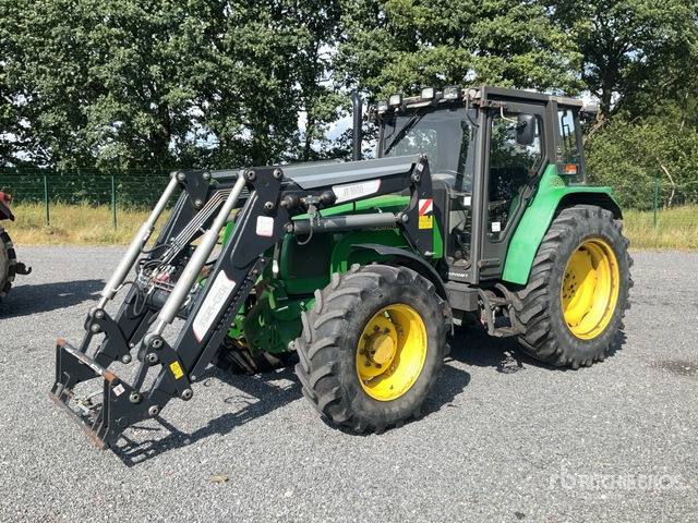 John Deere 3400 4WD Tractor - Traktors: foto 1 John Deere 3400 4WD Tractor - Traktors: foto 1