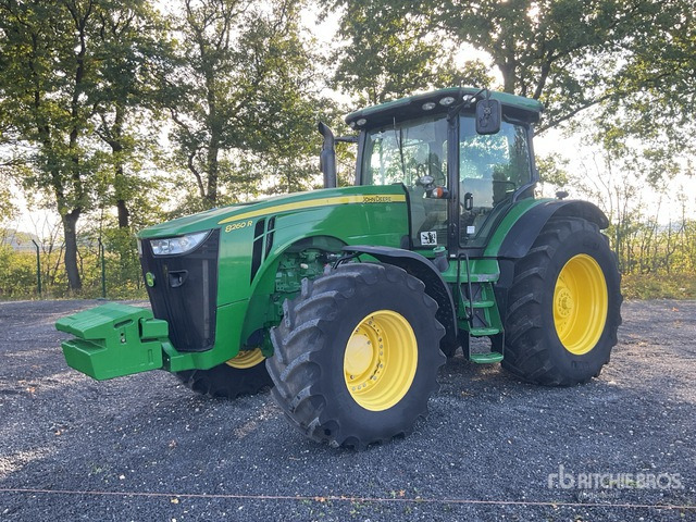 John Deere 8260R 4WD Tractor - Traktors: foto 2 John Deere 8260R 4WD Tractor - Traktors: foto 2
