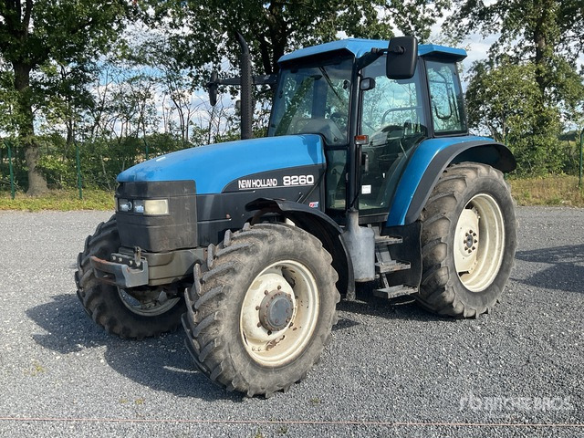 New Holland 8260 4WD Tractor - Traktors: foto 1 New Holland 8260 4WD Tractor - Traktors: foto 1