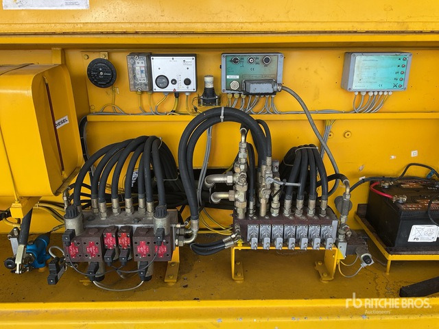 2000 Liftlux SL205-25D 4x4 4WDS/P Scissor Lift - Šķērveida pacēlājs: foto 5 2000 Liftlux SL205-25D 4x4 4WDS/P Scissor Lift - Šķērveida pacēlājs: foto 5