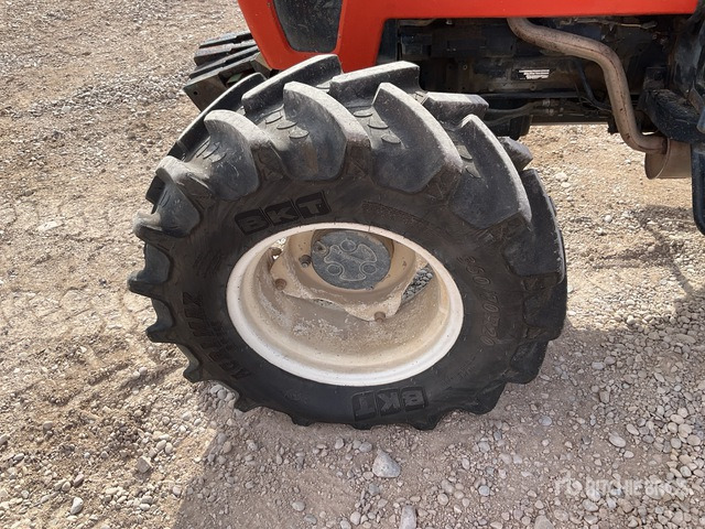 2001 Valtra 3500-4C 4WD Tractor - Traktors: foto 5 2001 Valtra 3500-4C 4WD Tractor - Traktors: foto 5