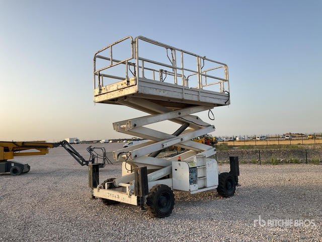 2004 Haulotte H12SX 4x4 Scissor Lift - Šķērveida pacēlājs: foto 1 2004 Haulotte H12SX 4x4 Scissor Lift - Šķērveida pacēlājs: foto 1