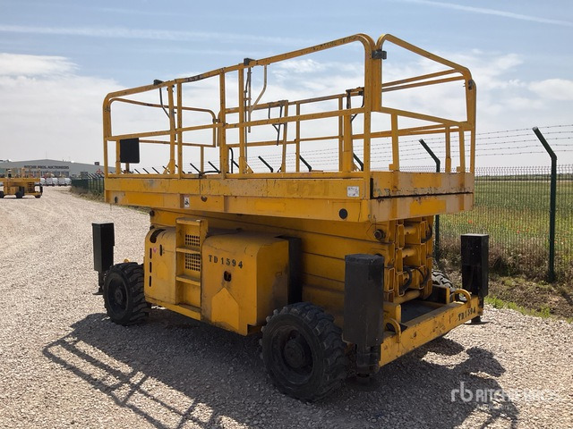 2004 Haulotte H15SX 4x4 Diesel Scissor Lift - Šķērveida pacēlājs: foto 4 2004 Haulotte H15SX 4x4 Diesel Scissor Lift - Šķērveida pacēlājs: foto 4