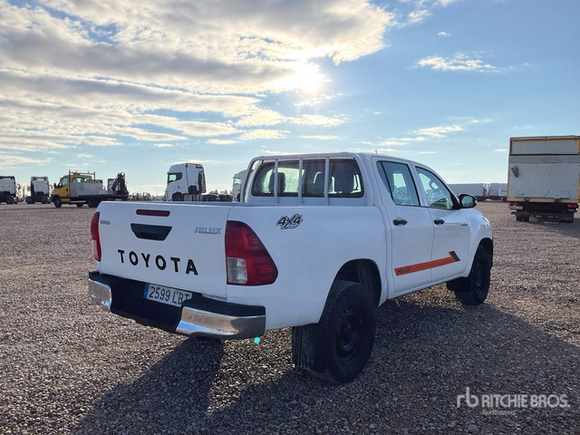 2019 Toyota Hilux 4x4 Crew Cab Pickup - Pikaps: foto 3 2019 Toyota Hilux 4x4 Crew Cab Pickup - Pikaps: foto 3