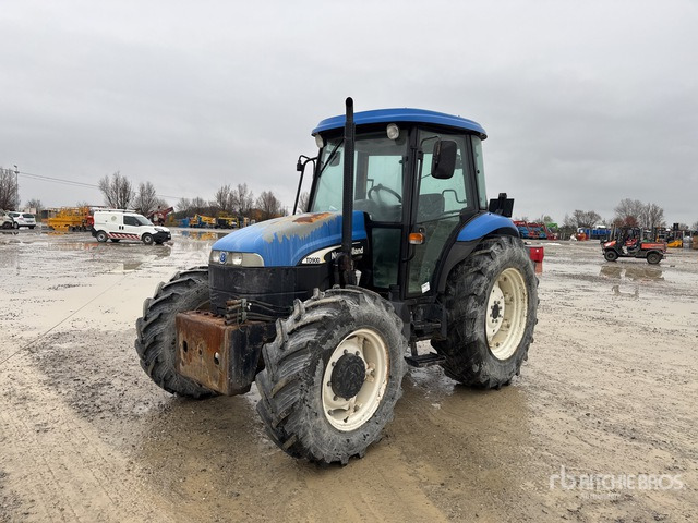2004 New Holland TD90D 4WD Tractor - Traktors: foto 1 2004 New Holland TD90D 4WD Tractor - Traktors: foto 1