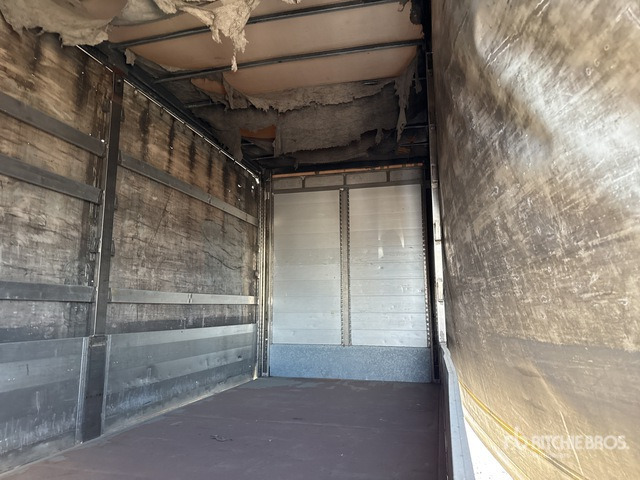 2004 Renault Midlum 4x2 Curtain Side Truck - Kravas automašīna ar tentu: foto 5 2004 Renault Midlum 4x2 Curtain Side Truck - Kravas automašīna ar tentu: foto 5