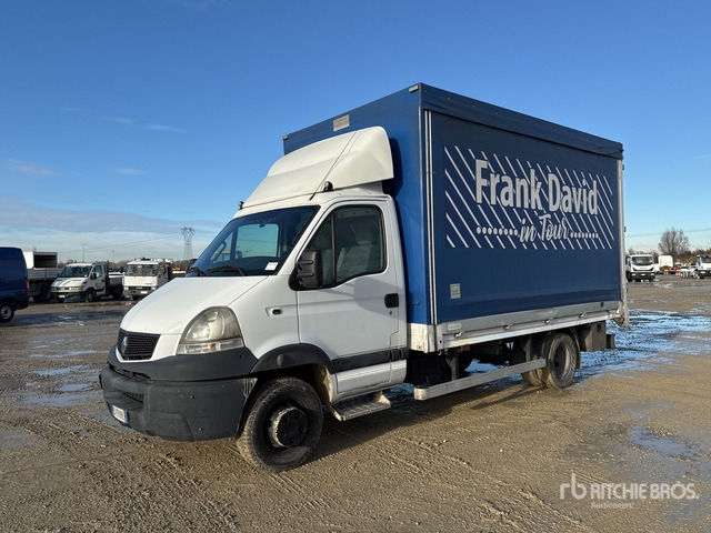 2005 Renault Mascott 160.65 4x2 Curtain Side Truck - Kravas automašīna ar tentu: foto 1 2005 Renault Mascott 160.65 4x2 Curtain Side Truck - Kravas automašīna ar tentu: foto 1