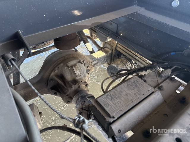 2010 Renault Midlum 220.08 1981 C.O.M.A. C330B on 4x2 Dump Truck with Crane - Kravas automašīna pašizgāzējs: foto 5 2010 Renault Midlum 220.08 1981 C.O.M.A. C330B on 4x2 Dump Truck with Crane - Kravas automašīna pašizgāzējs: foto 5