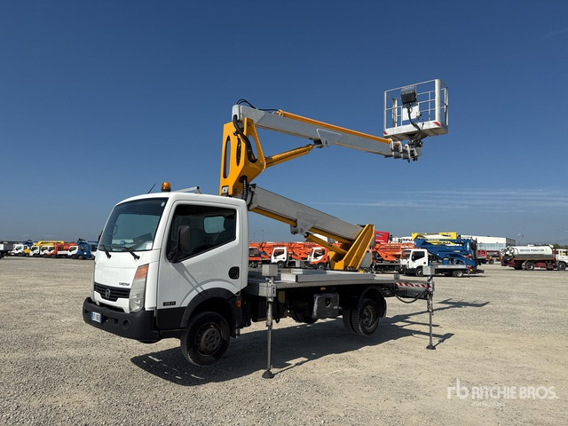 2011 Nissan Cabstar 35 - 11 2011 Multitel Pagliero MX250EX ... Bucket Truck - Autopacēlājs: foto 1 2011 Nissan Cabstar 35 - 11 2011 Multitel Pagliero MX250EX ... Bucket Truck - Autopacēlājs: foto 1