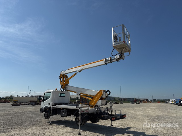 2011 Nissan Cabstar 35 - 11 2011 Multitel Pagliero MX250EX ... Bucket Truck - Autopacēlājs: foto 3 2011 Nissan Cabstar 35 - 11 2011 Multitel Pagliero MX250EX ... Bucket Truck - Autopacēlājs: foto 3