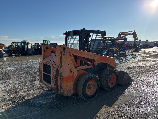 2012 Komatsu SK714-2 Skid Steer Loader - Kompaktiekrāvējs: foto 3 2012 Komatsu SK714-2 Skid Steer Loader - Kompaktiekrāvējs: foto 3