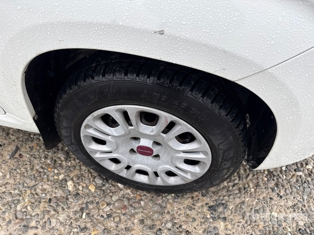 2013 Fiat Panda Automobile - Vieglā automašīna: foto 4 2013 Fiat Panda Automobile - Vieglā automašīna: foto 4