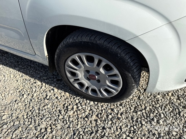 2013 Fiat Panda Automobile - Vieglā automašīna: foto 4 2013 Fiat Panda Automobile - Vieglā automašīna: foto 4