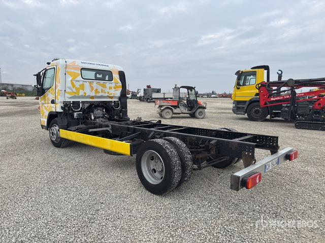 2015 Mitsubishi Fuso Canter 4x2 Cab and Chassis - Šasija kravas automašīna: foto 2 2015 Mitsubishi Fuso Canter 4x2 Cab and Chassis - Šasija kravas automašīna: foto 2